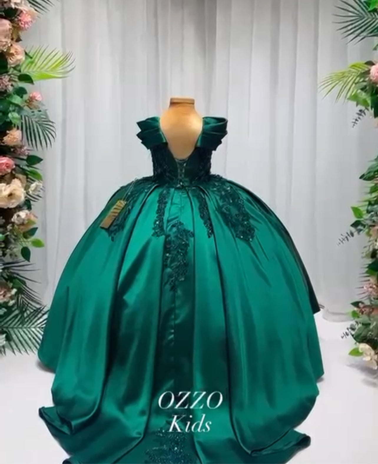 Kids Green Girls' Satin Party Dress Green Solid Color Wedding Mesh Princess Ballroom Dress, Tulle Dress Flower Girl's Dress Summer Spring Fall 5-6 Kids Green Girls' Satin Party Dress Green Solid Color Wedding Mesh Princess Ballroom Dress, Tulle Dress Flower Girl's Dress Summer Spring Fall 5-6